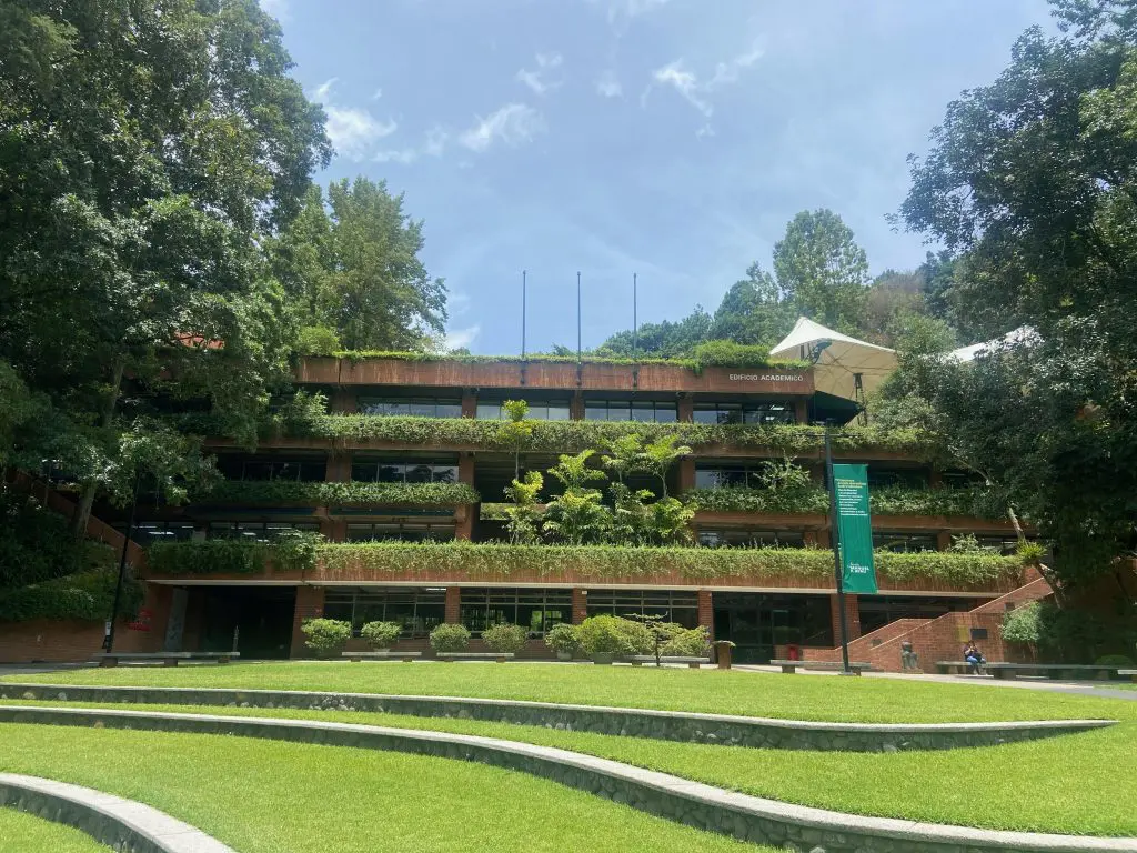 UFM Derechom contactanos