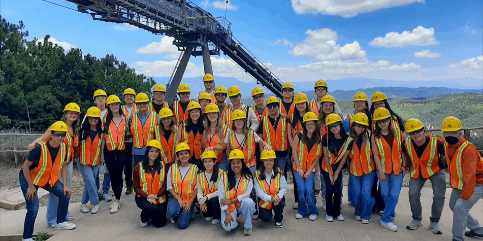 UFM-VISITA CEMENTOS PROGRESO-UFM DERECHO UFM-VISITA CEMENTOS PROGRESO-UFM DERECHO